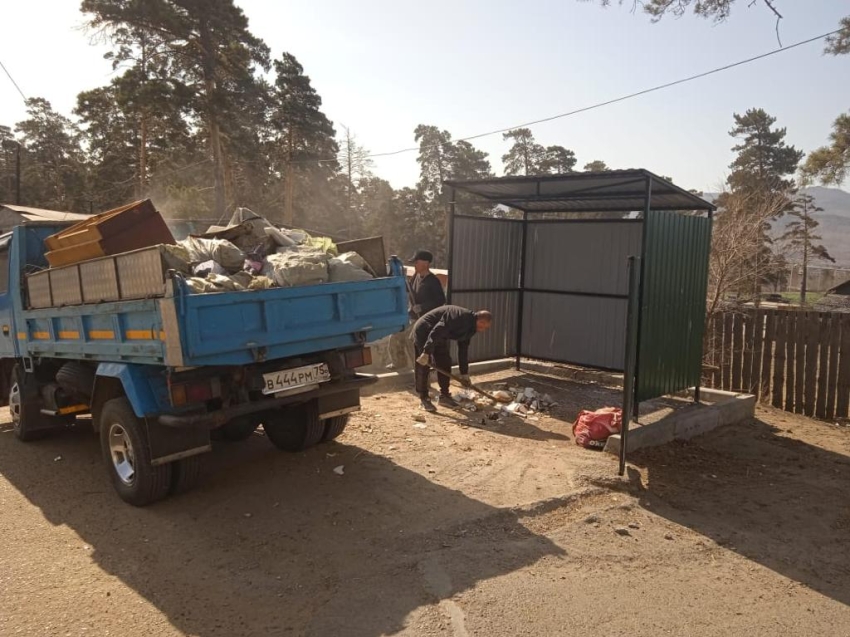 Сотрудники Госинспекции Забайкальского края обязали управляющую компанию вывезти мусор 